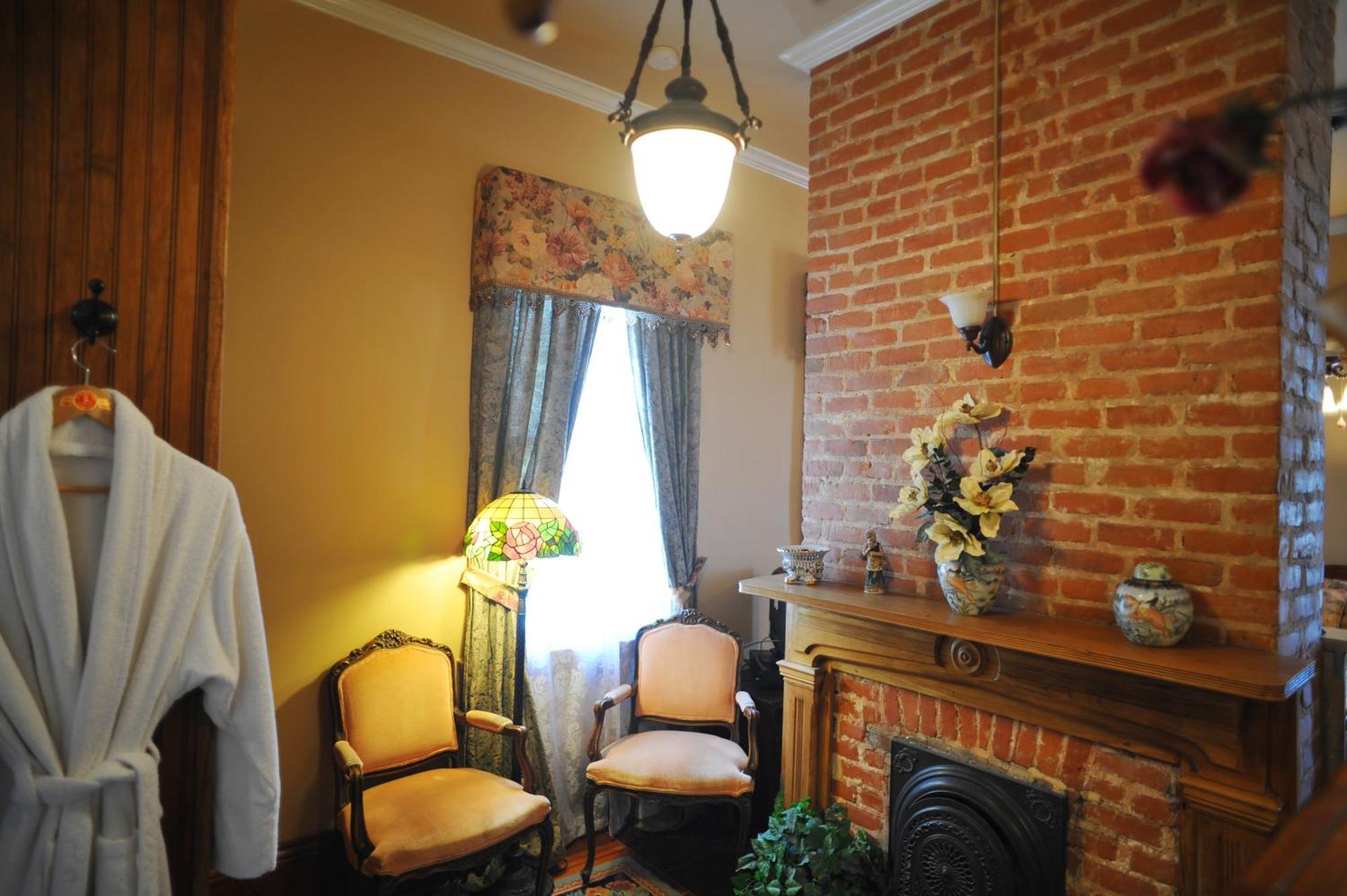 Hh Whitney House - A Bed & Breakfast On The Historic Esplanade New Orleans Bagian luar foto